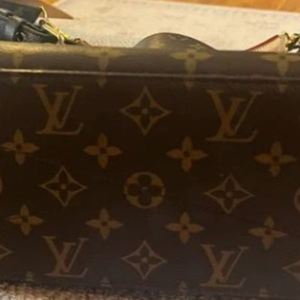 *Authentic* Louis Vuitton Hobo Metis - Picture 5 of 9